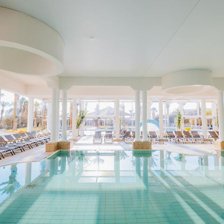 David Dead Sea Resort & Spa 에인 보켁 외부 사진 The indoor pool at the hotel