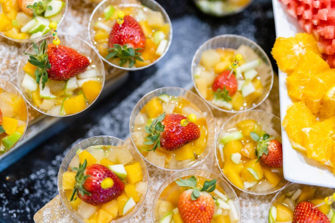 David Dead Sea Resort & Spa 에인 보켁 외부 사진 Fruit salad