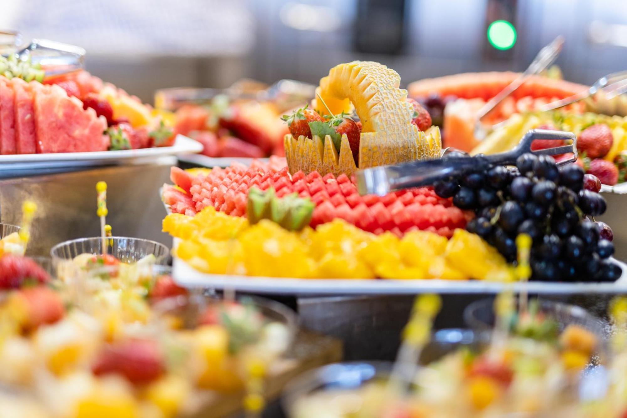 David Dead Sea Resort & Spa 에인 보켁 외부 사진 Fruit salad