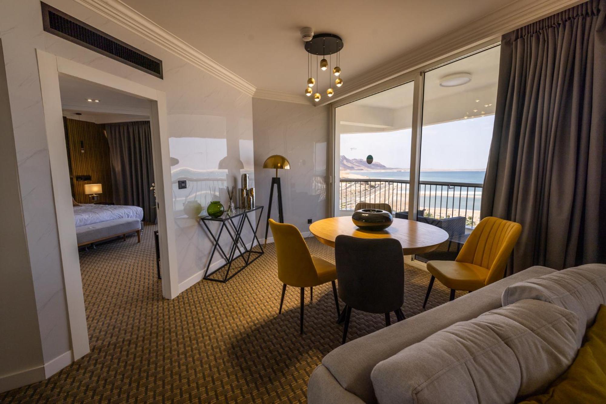 David Dead Sea Resort & Spa 에인 보켁 외부 사진 Suite at the Dan Hotel