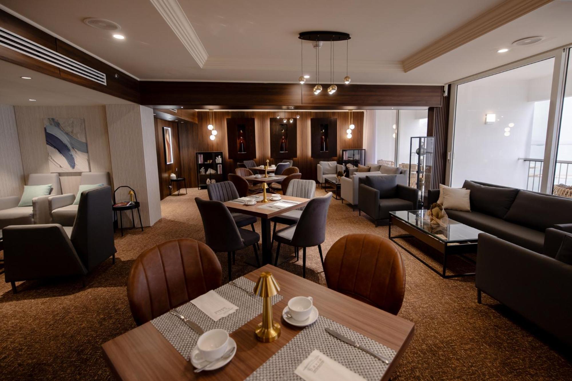 David Dead Sea Resort & Spa 에인 보켁 외부 사진 The lounge at the airport