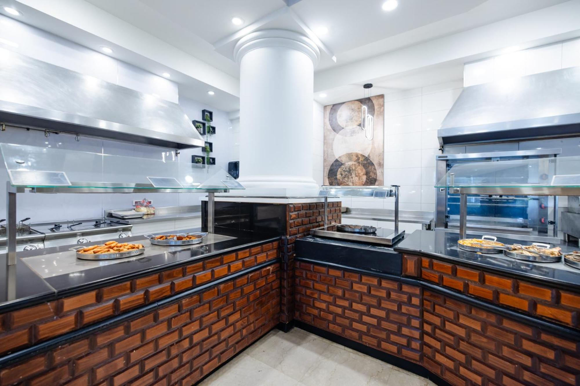 David Dead Sea Resort & Spa 에인 보켁 외부 사진 A commercial kitchen